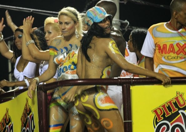 Mulheres peladas no carnaval 3