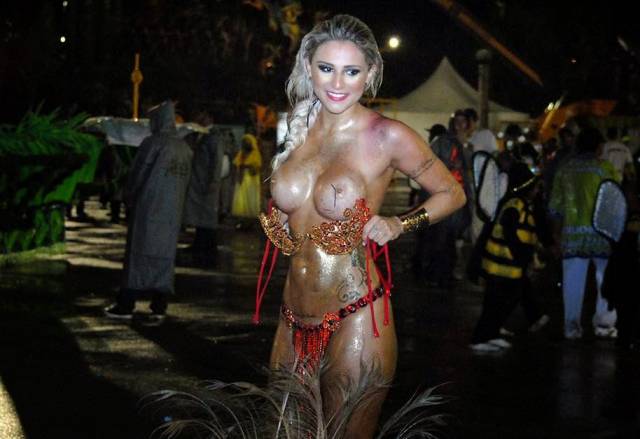 Mulheres peladas no carnaval 80 junia-cabral-destaque-da-peruche-12