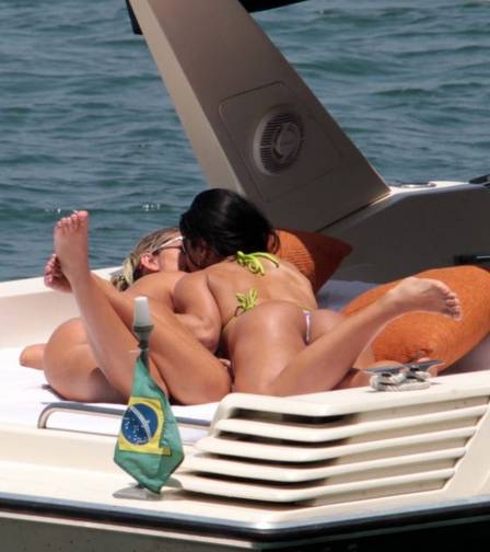 Andressa Urach e Camila Vernaglia - Flagra