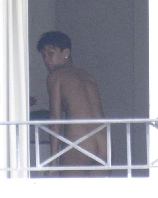 fotos rihanna nua pelada maconha peitos bunda flagra 1