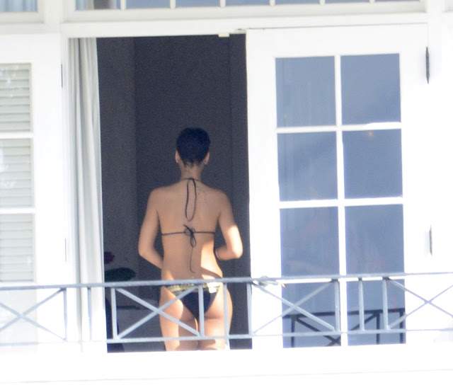 fotos rihanna nua pelada maconha peitos bunda flagra 15