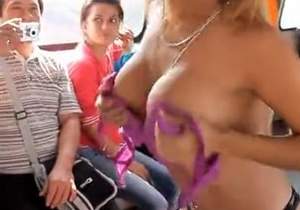 Mulher faz strip no metrô | Não Conto