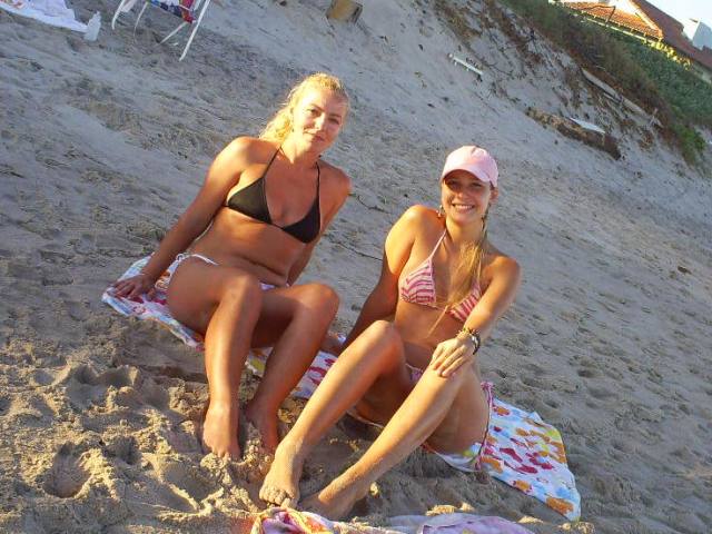 Irmãs gostosas tirando uma ferias na praia 