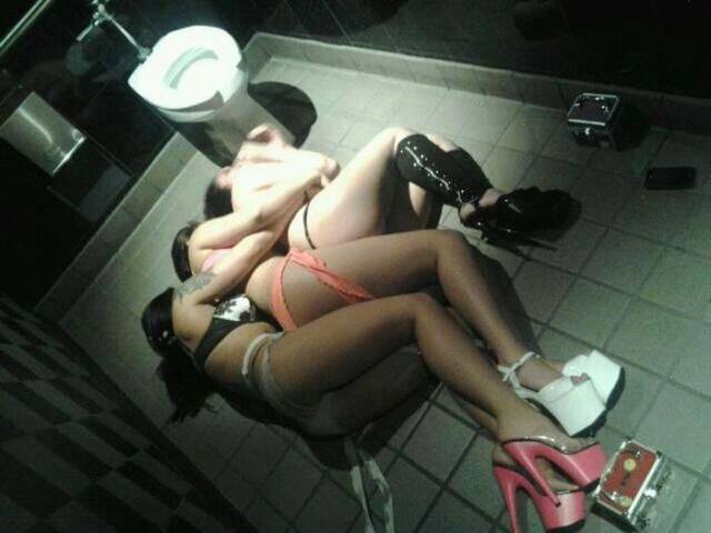 O-que-realmente-acontece-nos-bastidores-de-um-Club-de-Strip-3