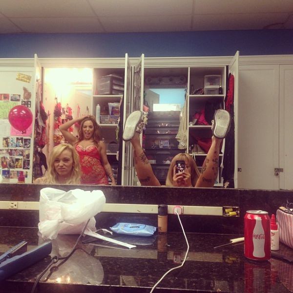 O-que-realmente-acontece-nos-bastidores-de-um-Club-de-Strip-42