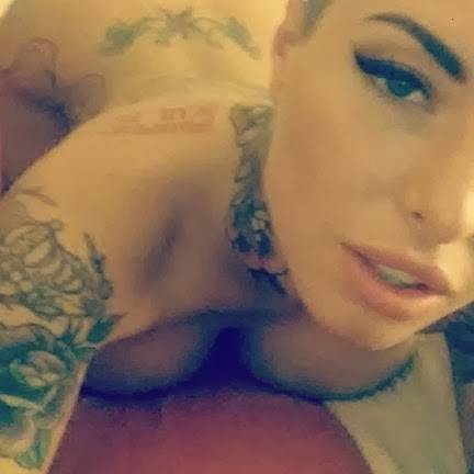 Atriz porno Christy Mack é espancada pelo lutador e namorado War Machine Fotos 7