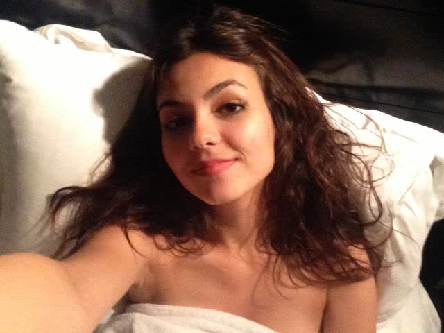 Site vaza fotos de Kaley Cuoco, Victoria Justice, Ariana Grande, Kate Upton e outras famosas nuas naked nude 18