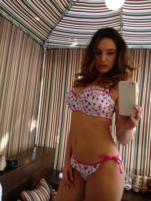 Atriz e modelo Kelly Brook pelada caiu na net 4