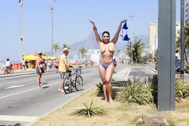 Fotos do toplessaço na Praia de Ipanema 12