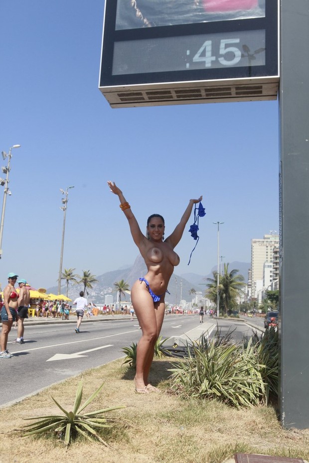 Fotos do toplessaço na Praia de Ipanema 13