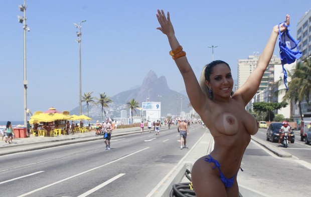 Fotos do toplessaço na Praia de Ipanema 17