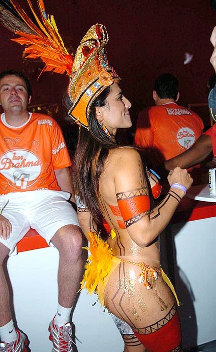 Mulheres peladas no carnaval 24