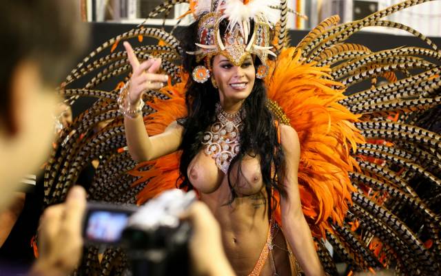 Mulheres peladas no carnaval 62