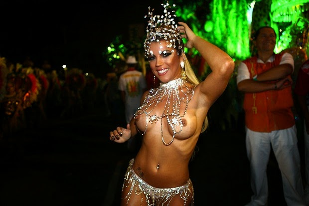 Mulheres peladas no carnaval 70