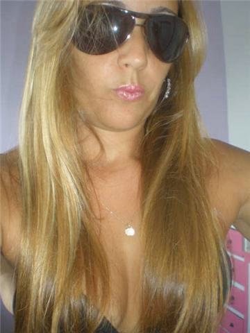 Loirinha casada perdeu a camera e teve fotos vazadas 1