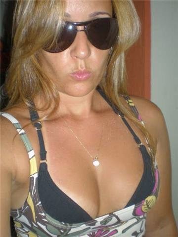 Loirinha casada perdeu a camera e teve fotos vazadas 10