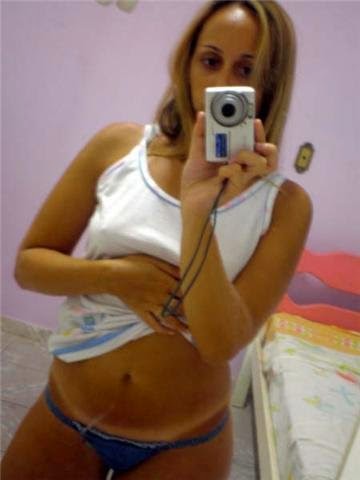 Loirinha casada perdeu a camera e teve fotos vazadas 15