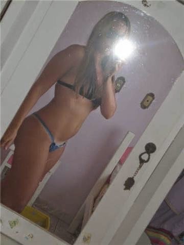 Loirinha casada perdeu a camera e teve fotos vazadas 23