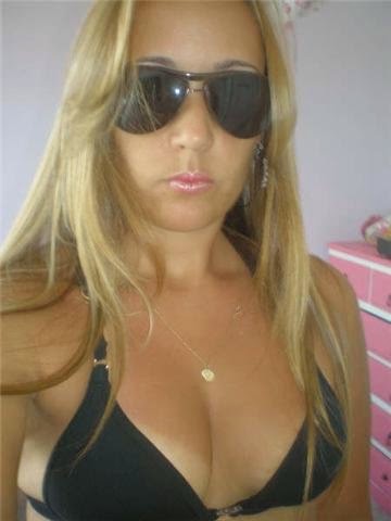 Loirinha casada perdeu a camera e teve fotos vazadas 3