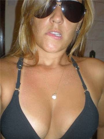 Loirinha casada perdeu a camera e teve fotos vazadas 5