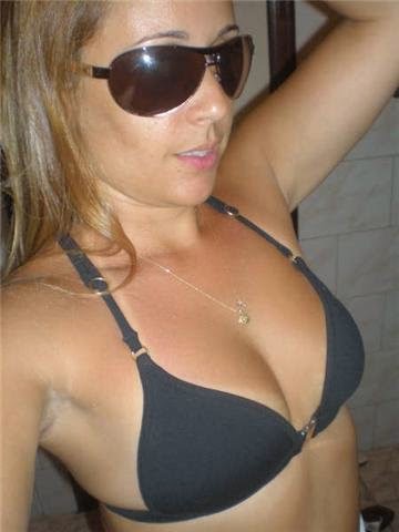 Loirinha casada perdeu a camera e teve fotos vazadas 6