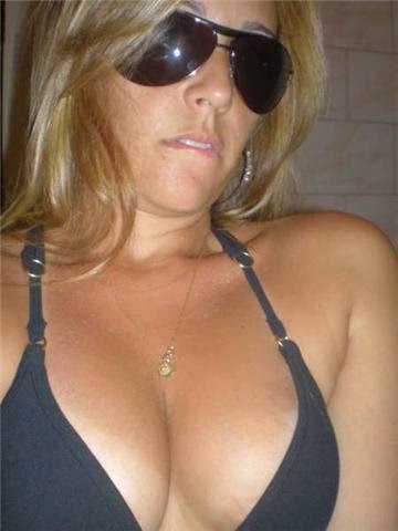 Loirinha casada perdeu a camera e teve fotos vazadas 8