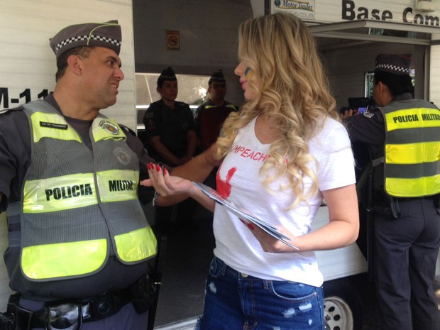 Ju Isen ficou pelada nua durante protesto em São paulo 9