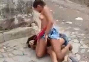 Novinhas pagando peitinho em briga por macho na Bahia | Não Conto