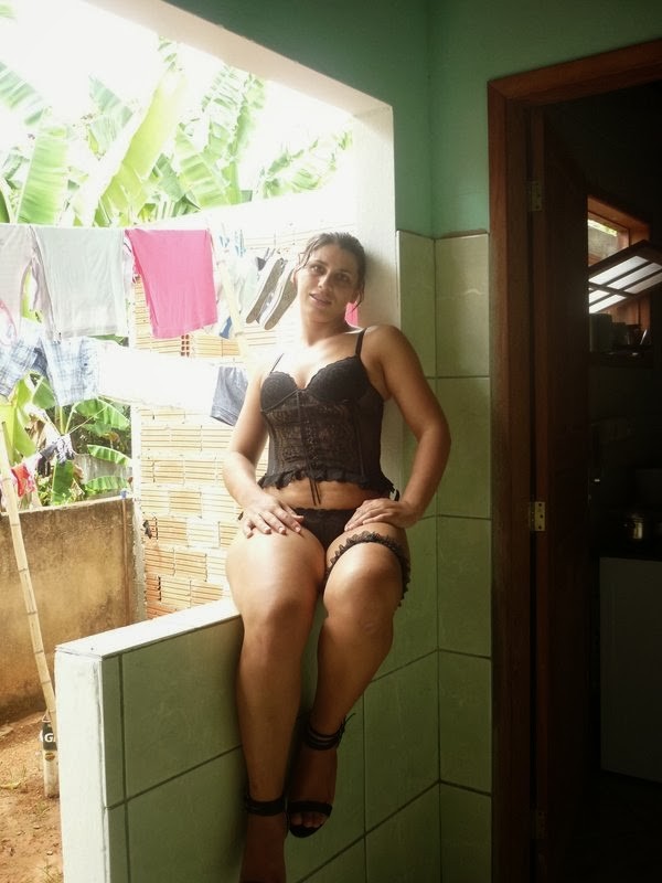 Feia mais muito gostosona de lingerie preta caiu na net 8