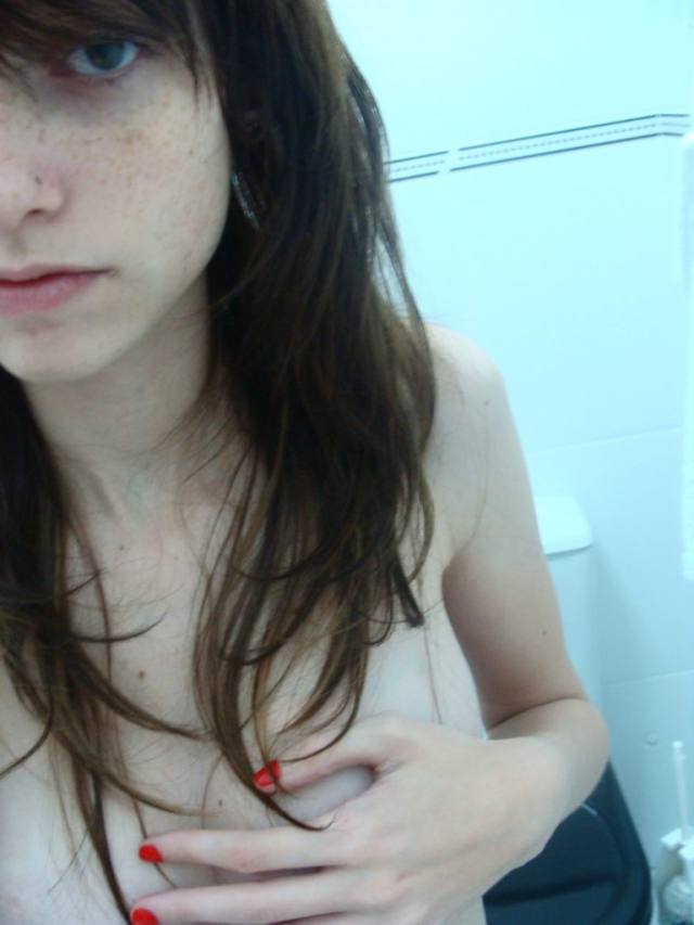 Nudes da ruivinha magrinha linda e safada 51