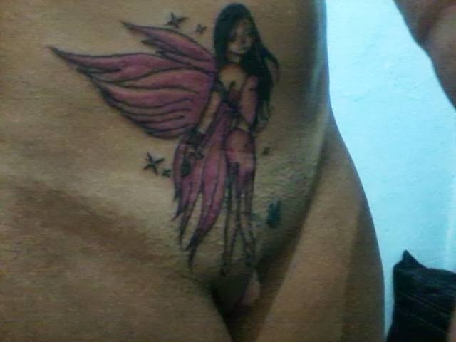 carioca-gostosa-mostrando-a-tatuagem-na-buceta-5