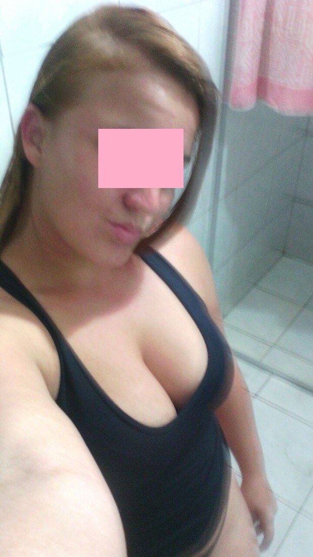 Gordinha linda dos peitos gostosos caiu na net 