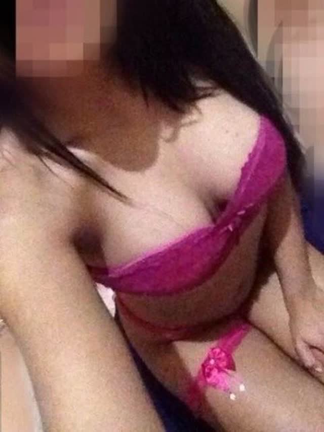 Pretinha deliciosa no motel de lingerie preta 20