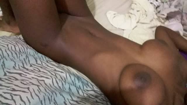 Uma mulata simplesmente deliciosa pelada 7