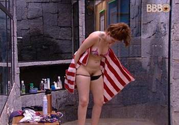 Ana Clara se descuida com a tolha e mostra partes intimas no BBB ...