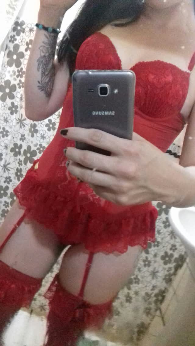 Casada anônima, magrinha tatuada deliciosa