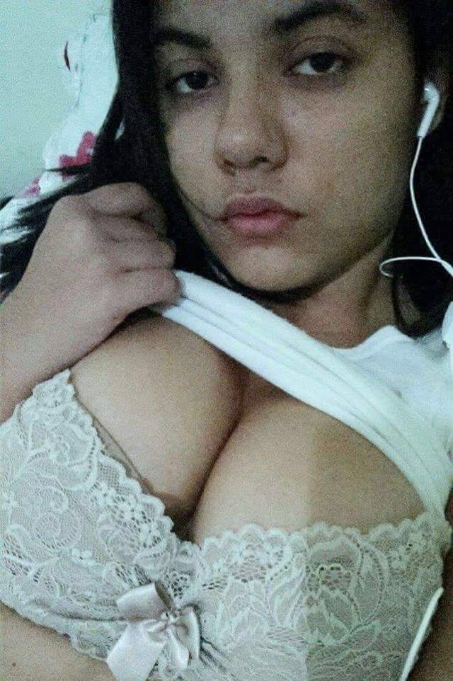 Nudes da Isabela tesuda mostrando a bucetinha 5