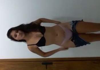 Novinha rabuda muito gostosa fez strip e ficou pelada | Não Conto