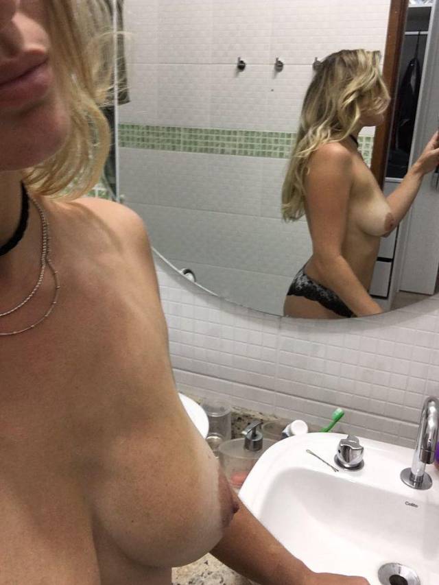 loira gostosa casada mandou fotos de nudes e vazou na net não conto