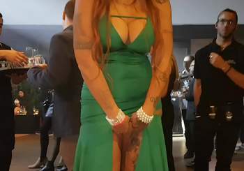 Melissa Devassa atriz tirando a calcinha no meio da festa! | Não Conto