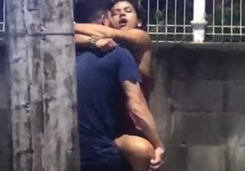 Gata com plug anal gigante Primeiro anal em videos porno amador