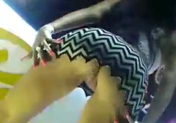Novinha flagrada foi pro palco dançar funk sem calcinha | Não Conto