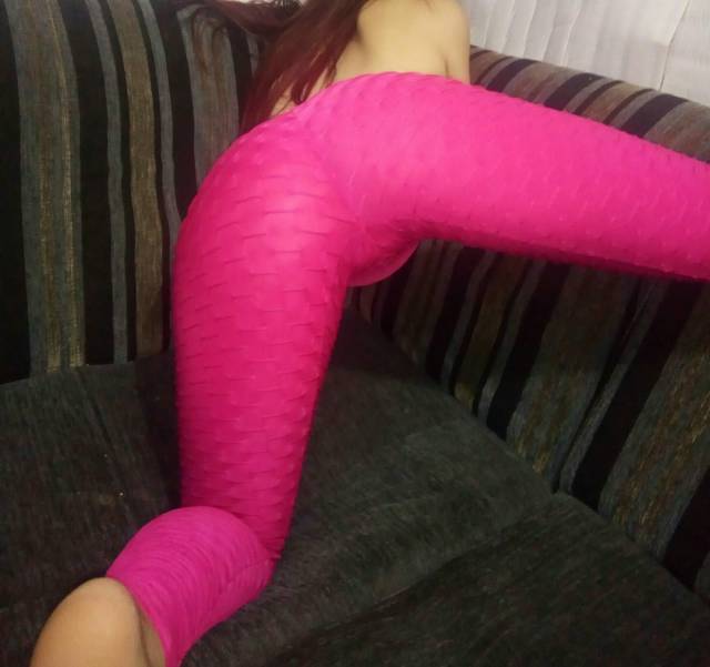 esposa-soltinha-muito-gostosa-adora-ficar-arreganhada-mostrando-o-bucetao-6