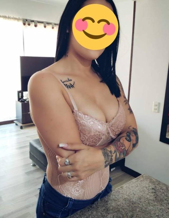 fotos-da-esposa-novinha-pelada-tatuada-deliciosa-1