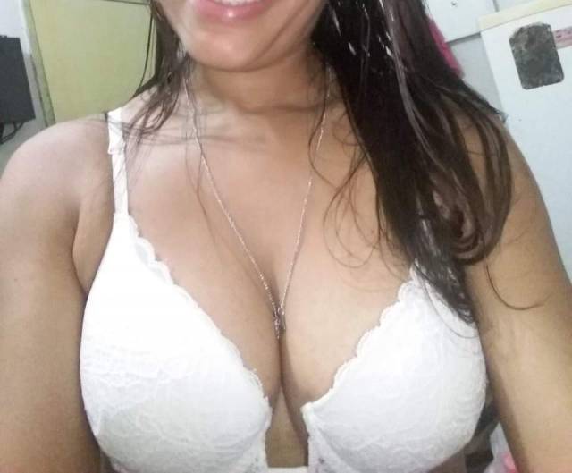 safadinha-dona-de-casa-tesuda-sabe-provocar-de-lingerie-3