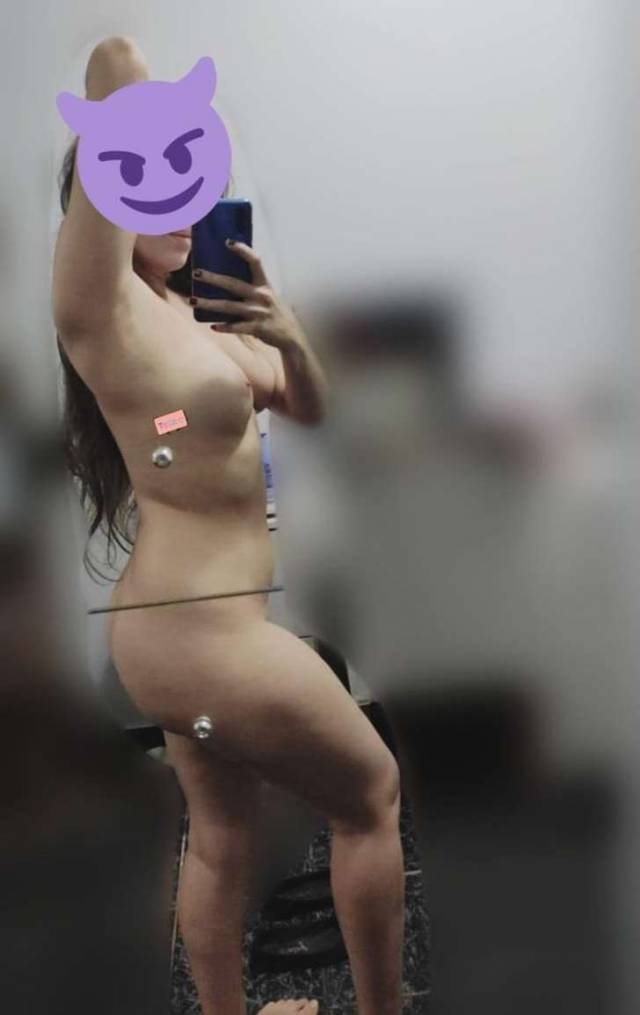branquinha-casada-gostosa-adora-um-exibicionismo-15