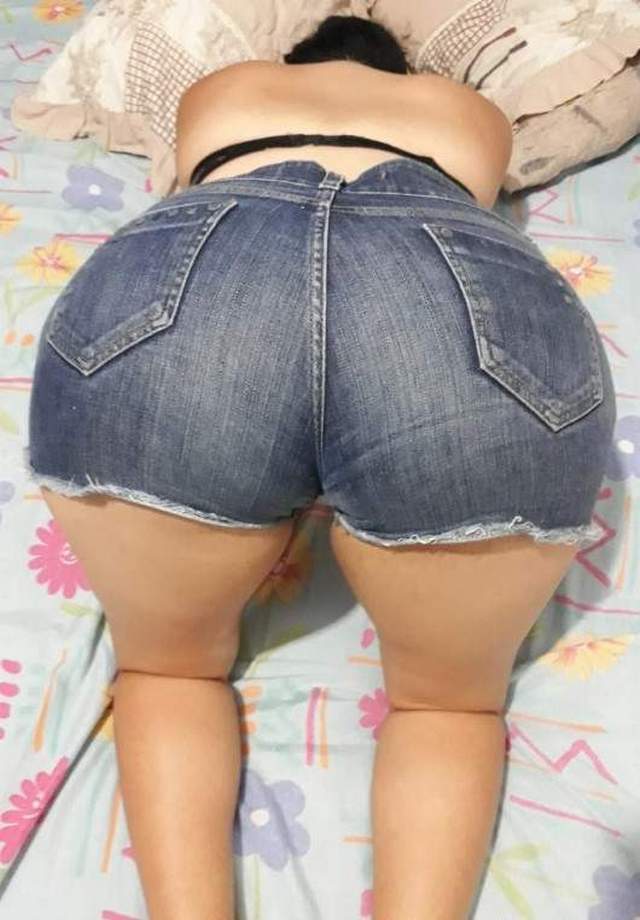 esposa-safada-mostrando-sua-bunda-grande-e-gostosa-11