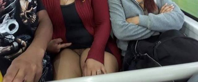 baixinha-tesuda-do-rabuda-pelada-em-publico-12