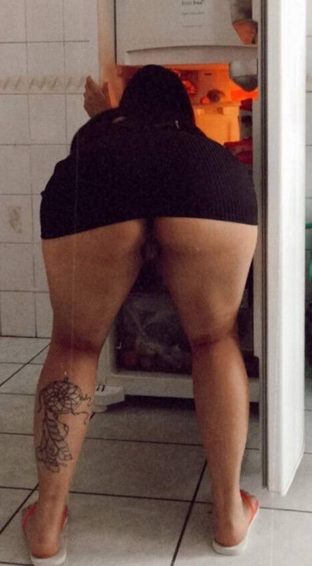 marido-exibindo-a-esposa-gostosa-demais-1
