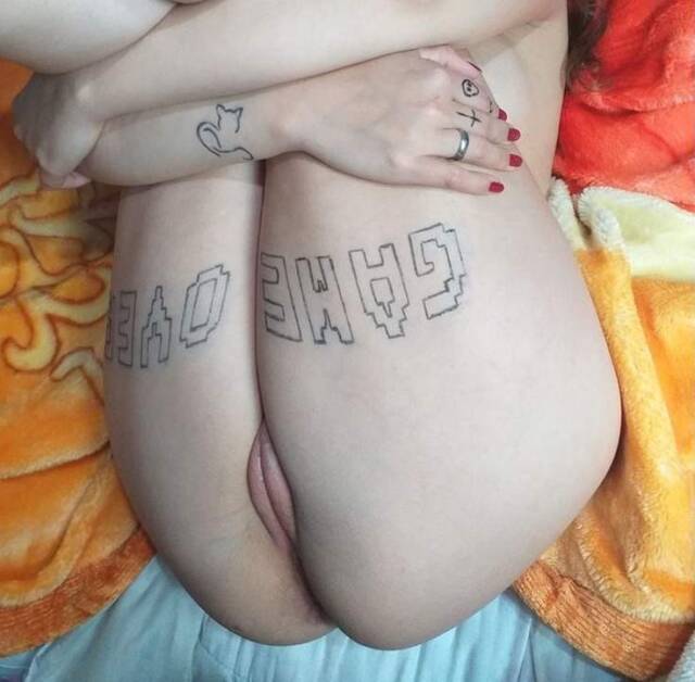 branquinha-nerd-tatuada-da-bucetinha-linda-10